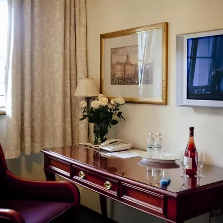 Miodosytnia Aparthotel 3*