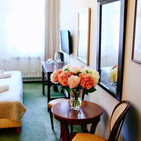 Miodosytnia Aparthotel 3*