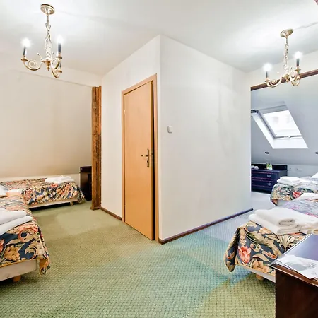 Miodosytnia Aparthotel 3*