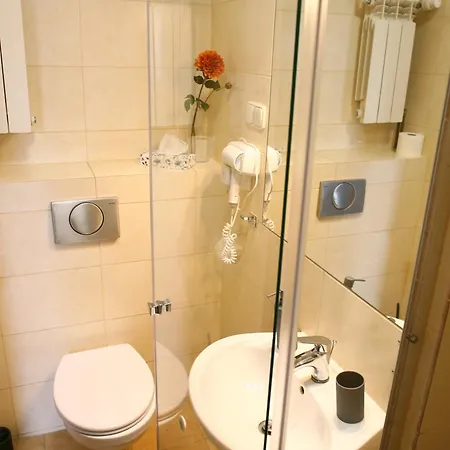 Aparthotel Miodosytnia 3*