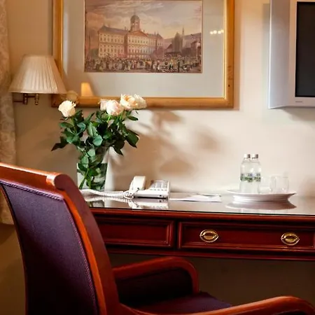 Apartahotel Miodosytnia 4*