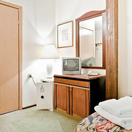 Miodosytnia Aparthotel 3*
