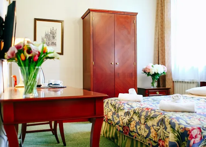 Aparthotel Miodosytnia 4*