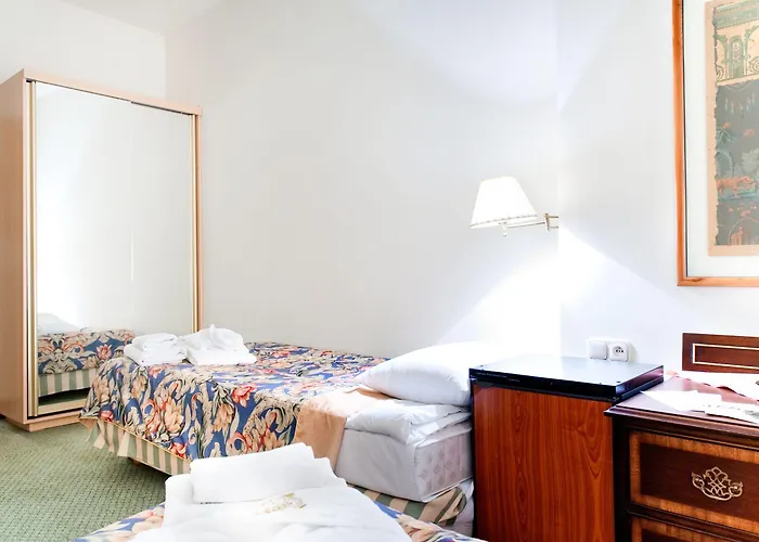 Aparthotel Miodosytnia 4*