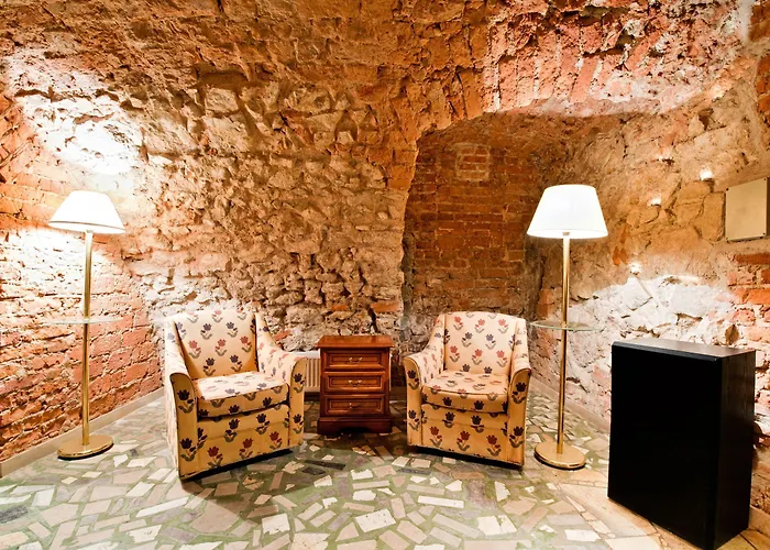 Aparthotel Miodosytnia 4*